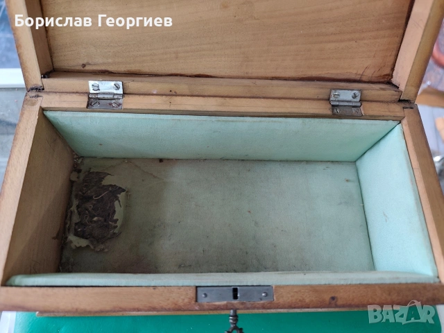 Стара дървена кутия с ключ, снимка 4 - Антикварни и старинни предмети - 53970610