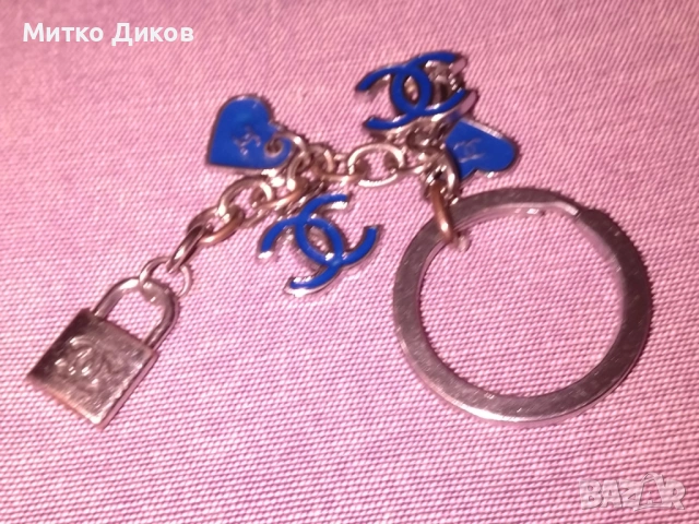  ключодържател с висулки с логото на Chanel.метален нов