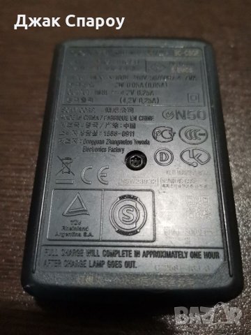 Оригинално зарядно Sony BC-CSGE за батерии NP-BG1, снимка 2 - Батерии, зарядни - 32137235