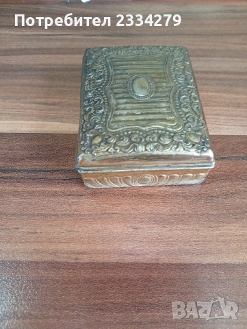 Стара кутийка за бижута,енфие и други дрънкулки 