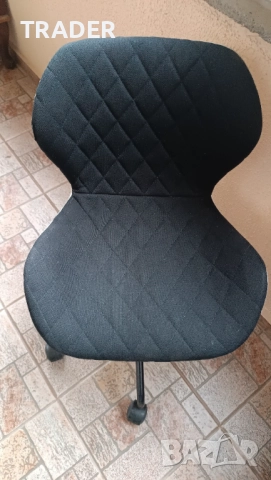 Посетителски въртящ се стол KRING черно и бяло, снимка 4 - Столове - 16780555