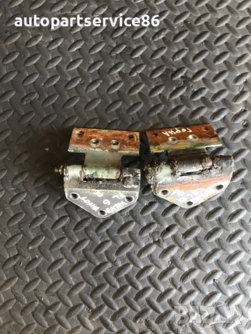 Комплект предна лява врата горна и долна част с панти за Volvo FL6 (1994-2000) 