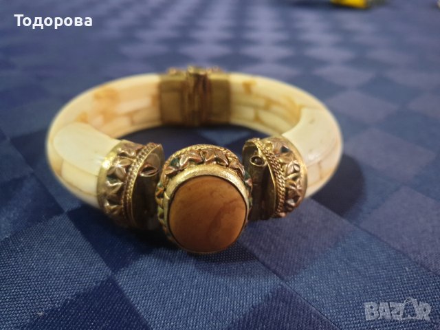 Гривна от слонова кост и полускъпоценен камък и бронз, снимка 2 - Гривни - 38812650
