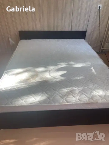 Спалня с матрак