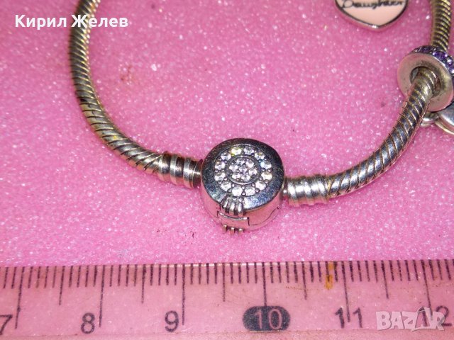 PANDORA ПРЕКРАСНА ГРИВНА с ИСКРЯЩИ КРИСТАЛИ и ЕМАЙЛ МНОГО ЕФЕКТНА КРАСИВА 31185, снимка 8 - Гривни - 44406326
