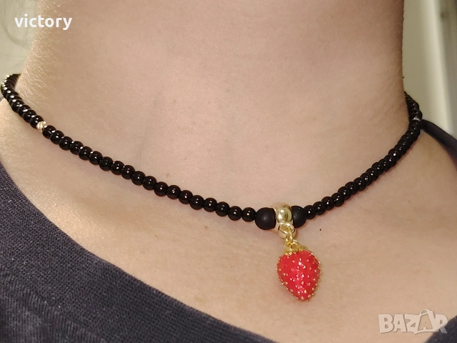 🍓 Комплект гривна + колие (чокър) с ягодка – Noir Berry Set 🍓, снимка 2 - Бижутерийни комплекти - 54219313