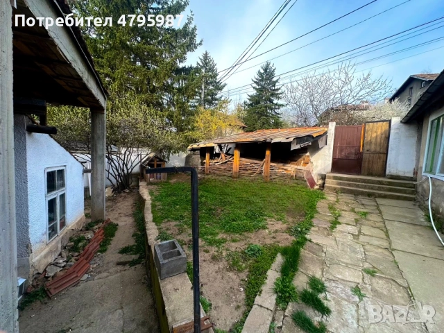 Продава се къща с двор и гараж – Княжево, София