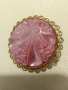 Стара брошка филигран позлата и розово стъкло размер диаметърът 3см, снимка 3