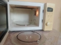 Продавам микровълнова и маса, снимка 7