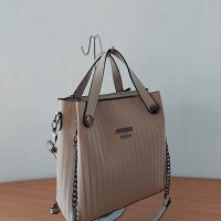 Луксозна чанта Guess код SG221, снимка 3 - Чанти - 36610242