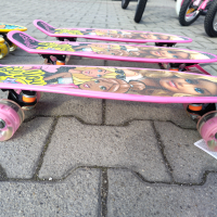 DISNEY детски скейтборд 22“ светещ, снимка 10 - Скутери и тротинетки - 44806539