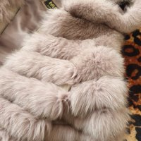 Палто от лисица, снимка 2 - Палта, манта - 32060210