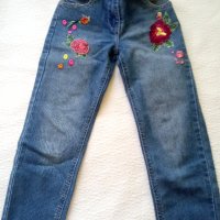Дънки с рози , снимка 3 - Детски панталони и дънки - 38497250