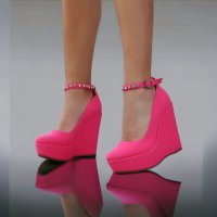 Модерни дамски обувки на платформа , снимка 1 - Дамски обувки на ток - 42358787