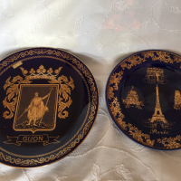 Порцеланови чинии син кобалт, декорирани със злато, Хихон/Gijon и Париж/Paris с поставки, нови, снимка 12 - Колекции - 36404475