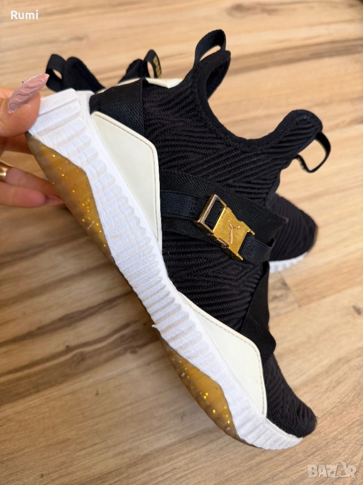 Оригинални шикозни дамски маратонки PumaDEFY MID VARISTY! 38,5 н, снимка 1