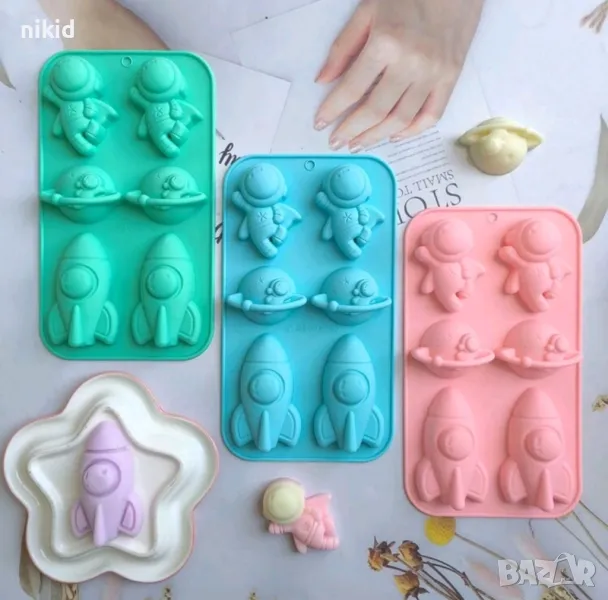 Ракета Космонавт Астронавт Земно кълбо космически силиконов молд форма фондан шоколад гипс декор , снимка 1