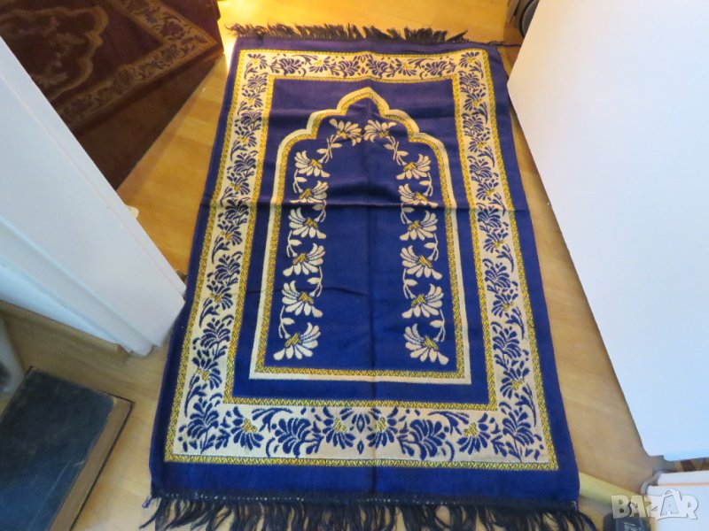 турско молитвено килимче, килимче за молитва за Намаз тъмносин фон с красиви флорални мотиви, снимка 1