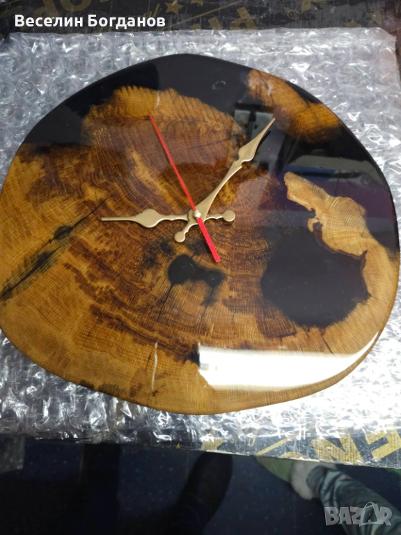 Часовник изработен от епоксидна смола и дърво , снимка 1