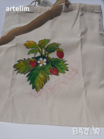 Ръчно рисувана торбичка "Ягоди ", снимка 3 - Чанти - 36939381