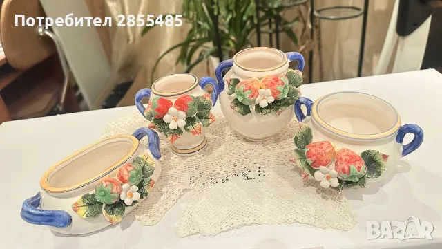 Заглавие:
Ретро керамичен мини комплект / захарница и вазички с релефни ягоди (4 части)