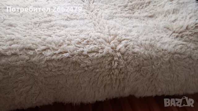 Продавам два бели китеника от естествена вълна.