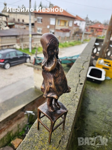 Антикварна бронзова фигура „Момиче на стол“ – 29 см, Belle Époque, снимка 3 - Колекции - 54016610