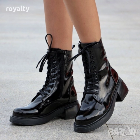 Равни боти - черен лак