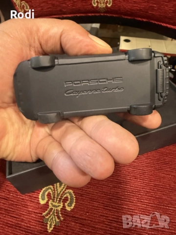 оригинален колекционерски модел Porsche Cayenne turbo, снимка 4 - Колекции - 55788599