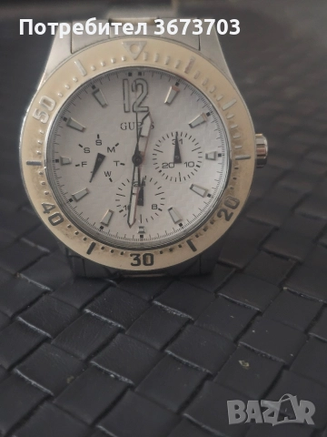 часовник GUESS