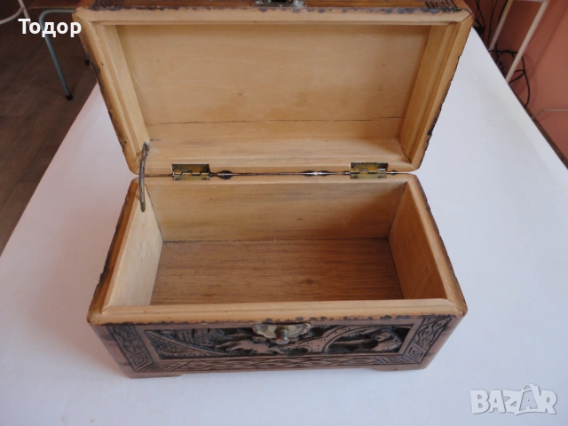 Старинно дървено сандъче ковчеже кутия дърворезба , снимка 8 - Антикварни и старинни предмети - 54087576