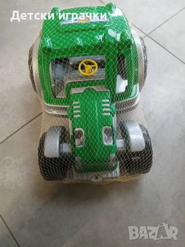 Голям трактор с ремарке 76 см, снимка 4 - Коли, камиони, мотори, писти - 50449707