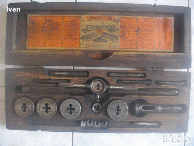 Старо Качество Made in USA-Големи Резбонарезни Плашки Метчици За Резби Дървена Кутия-Старо Производс, снимка 2 - Други инструменти - 44492080