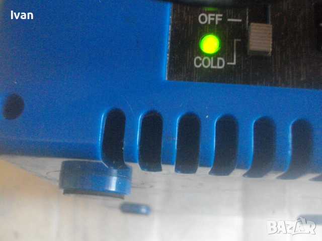 Оригинален Немски Мини Хладилник-Висок Клас-12V/220V-WAEGO-С Осветление-Лимитирана Серия-Отличен, снимка 16 - Хладилници - 44632793