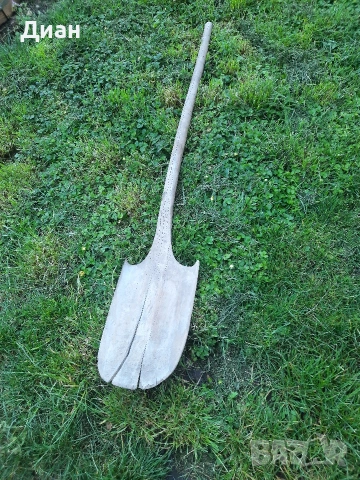 Стара дървена лопата за зърно