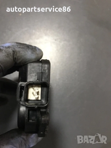 Актуатор на бравата на задната дясна врата за KIA Carnival 2.9 CRDi (2002–2006), снимка 2 - Части - 53173496