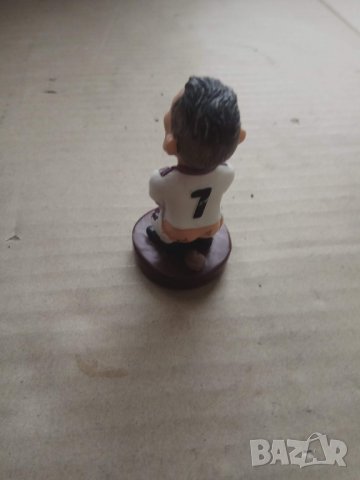 Продавам фигурка на Роналдо, снимка 3 - Други ценни предмети - 29999409