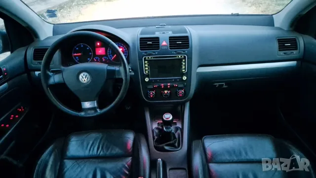 централна конзола лайсна около радио голф 5 golf 5 vw VW, снимка 2 - Части - 56041095