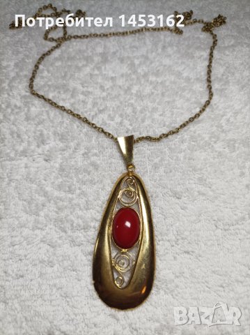 Старо винтидж колие с червен камък