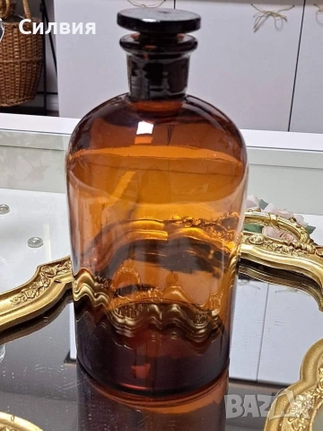 Винтидж стъклена бутилка от 60-те години