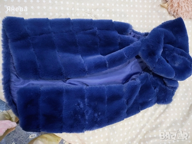 Пухен дамски елек с качулка, снимка 8 - Елеци - 51857687