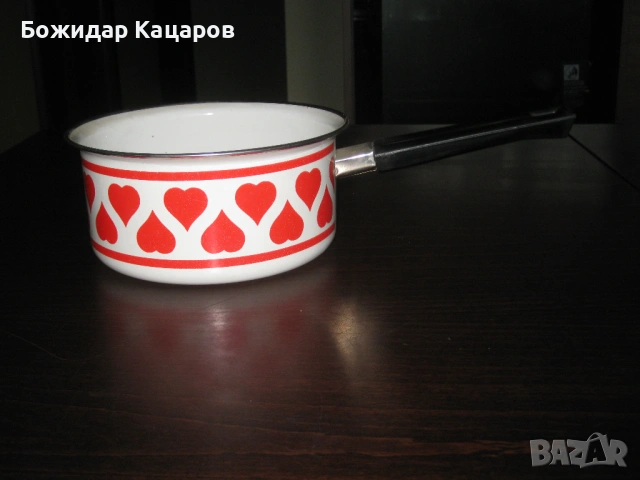 Нова,   емайлирана, не ползвана касерола, произведена през соца. Цена- 14 евро. Пращам по куриер. За, снимка 3 - Съдове за готвене - 54187067