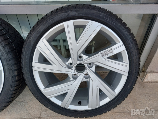 Оригинални джанти за Голф 8 Bergamo 18", снимка 5 - Гуми и джанти - 44587963