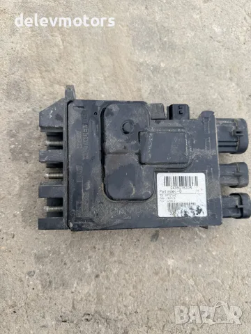 243501820R модул реле за акумулатор от Renault Trafic 3 1.6 dci