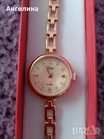 Дамски часовник в подаръчна кутия, снимка 4 - Дамски - 32024696