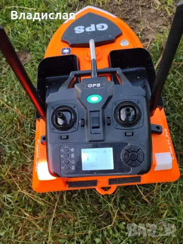  Лодка за Захранка Flytec V802 PRO  12000mAh – 4 Контейнера, 3 кг Товар, GPS Памет 160 Точки, снимка 7 - Стръв и захранки - 55885240