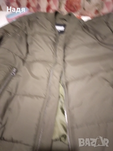 Продавам мъжко яке бомберче,тъмно зелено чисто ново размер s за 50лв. И дамско кожено късо черно яке, снимка 2 - Якета - 52469507