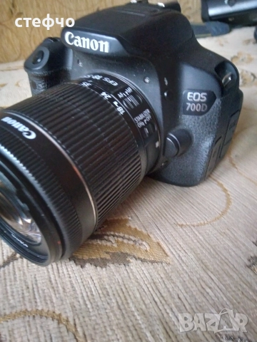 Предлагам фото камера Canon D700 
