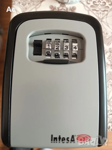сейф за ключове за стена intesa
