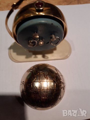 Будилник Слава 1962 глобус,ракета, снимка 5 - Антикварни и старинни предмети - 35304244